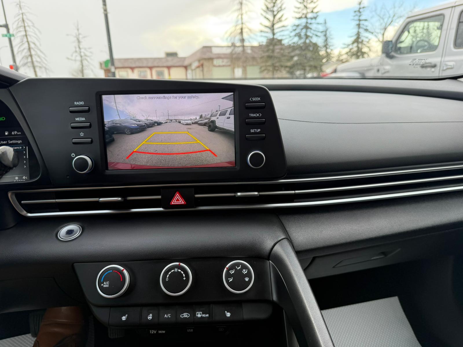 2022 Hyundai Elantra — view 11