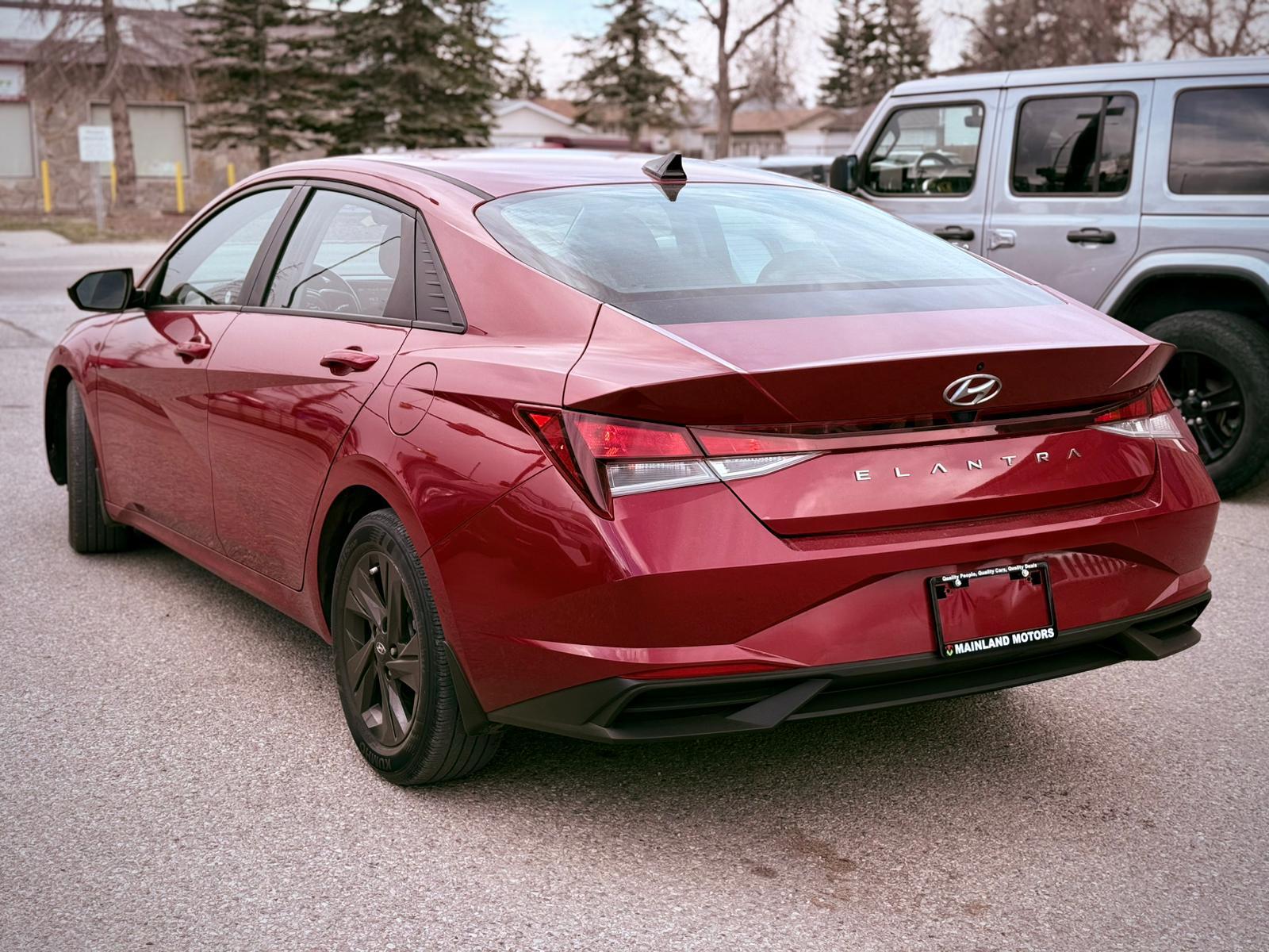 2022 Hyundai Elantra — view 6