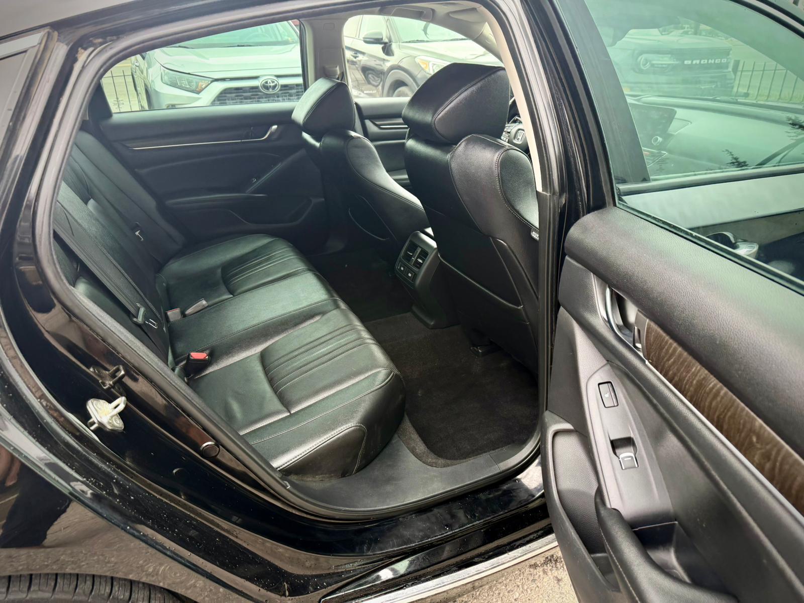 2019 Honda Accord Sedan — view 10