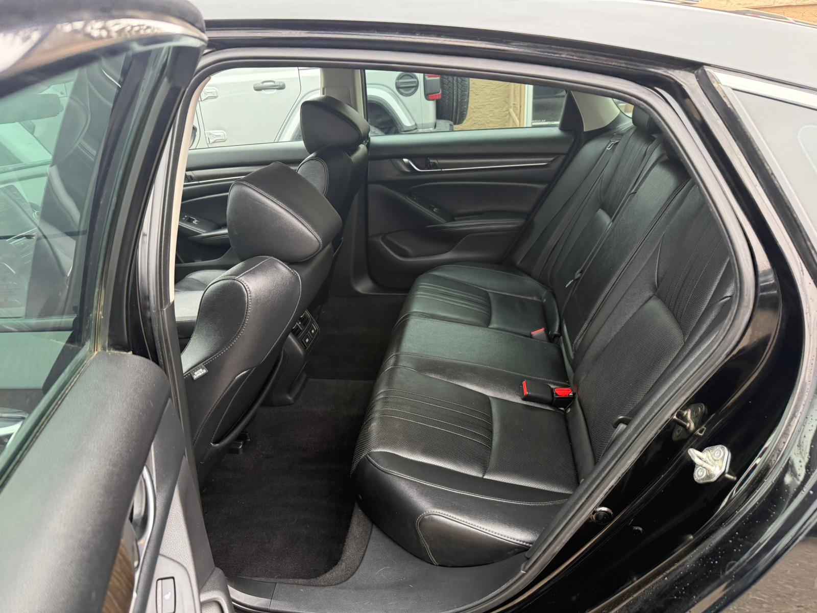2019 Honda Accord Sedan — view 9