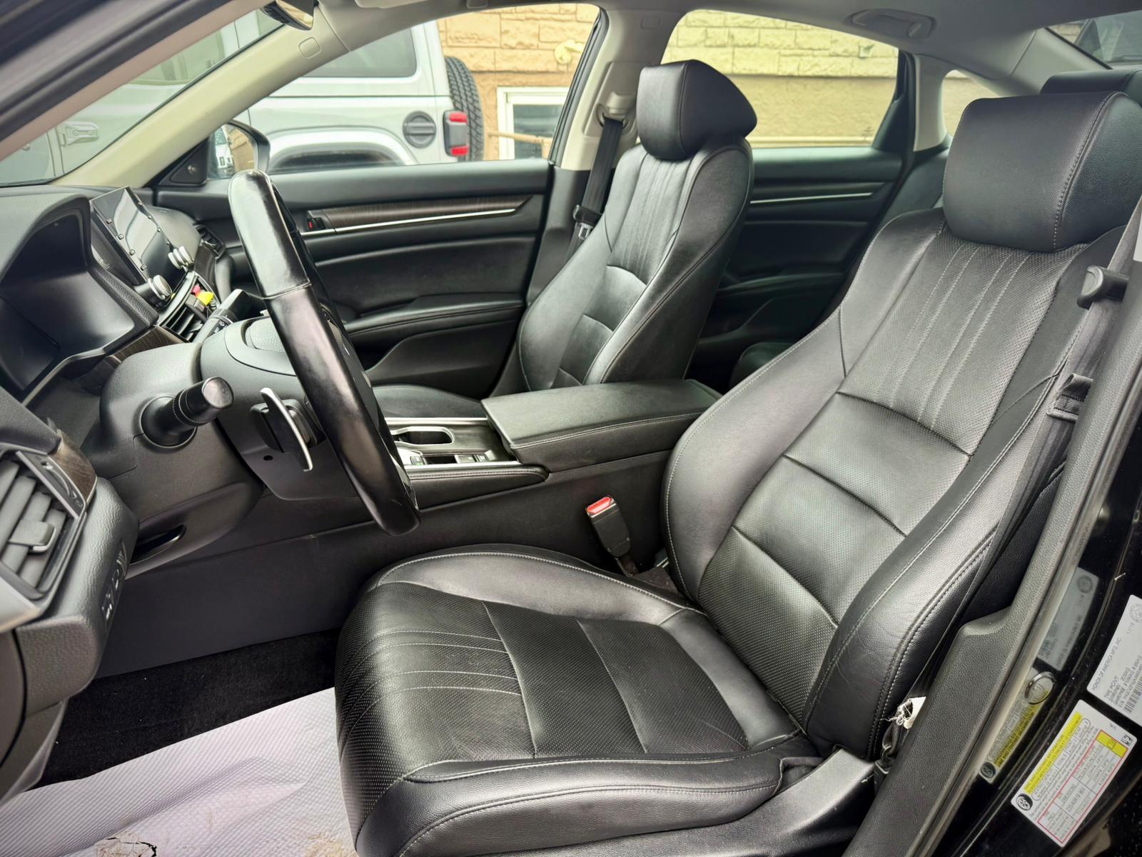 2019 Honda Accord Sedan — view 8