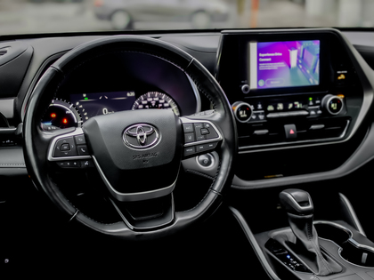 used 2024 Toyota Highlander car, priced at $49,995