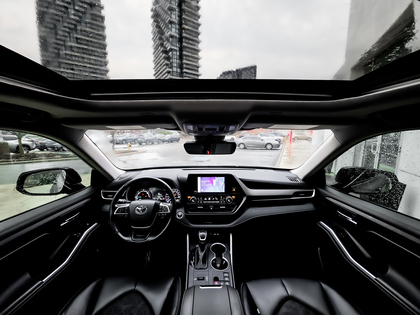 used 2024 Toyota Highlander car, priced at $49,995