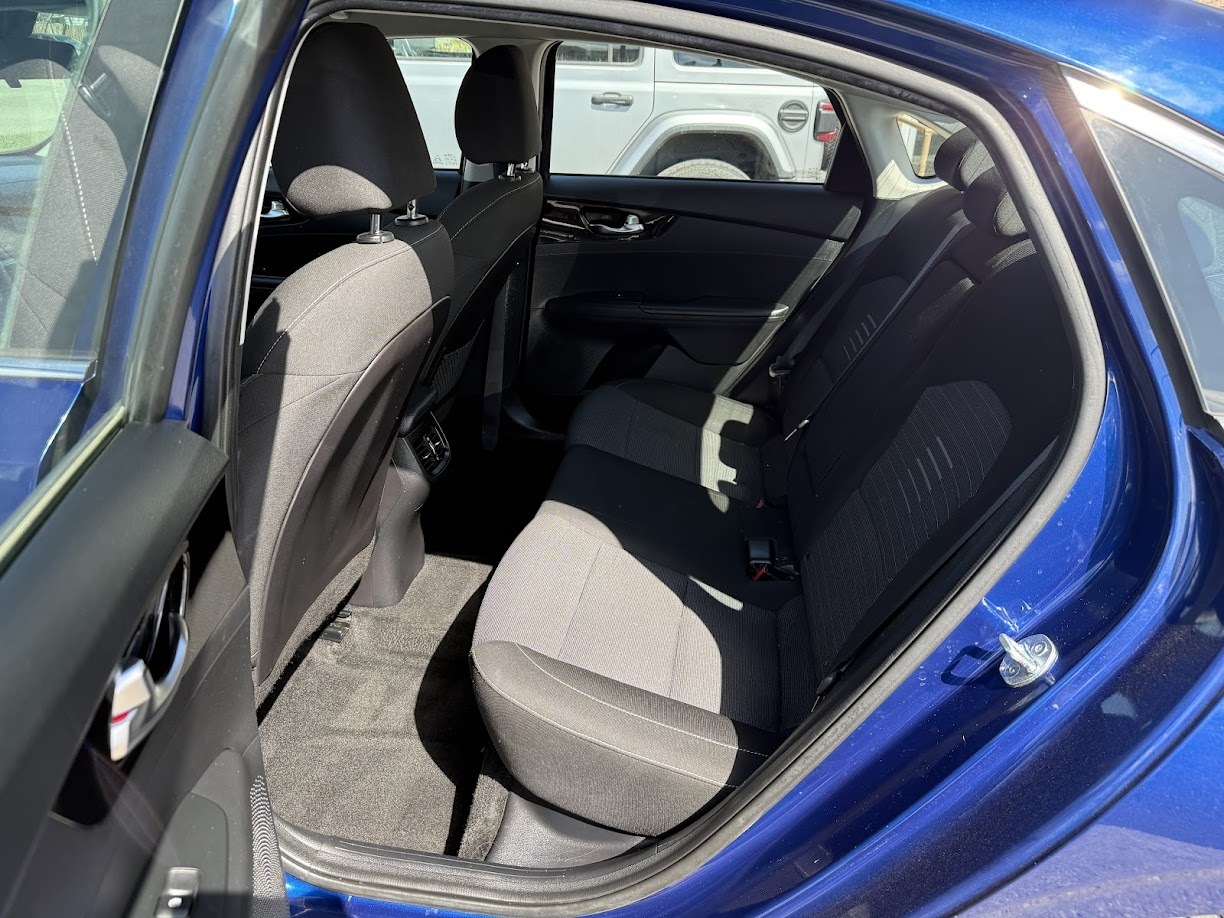 2021 Kia Forte — view 7