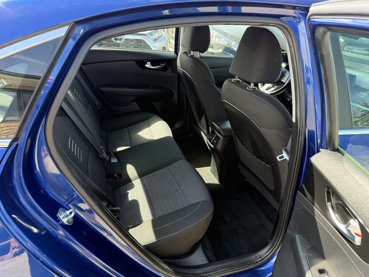 2021 Kia Forte — view 8