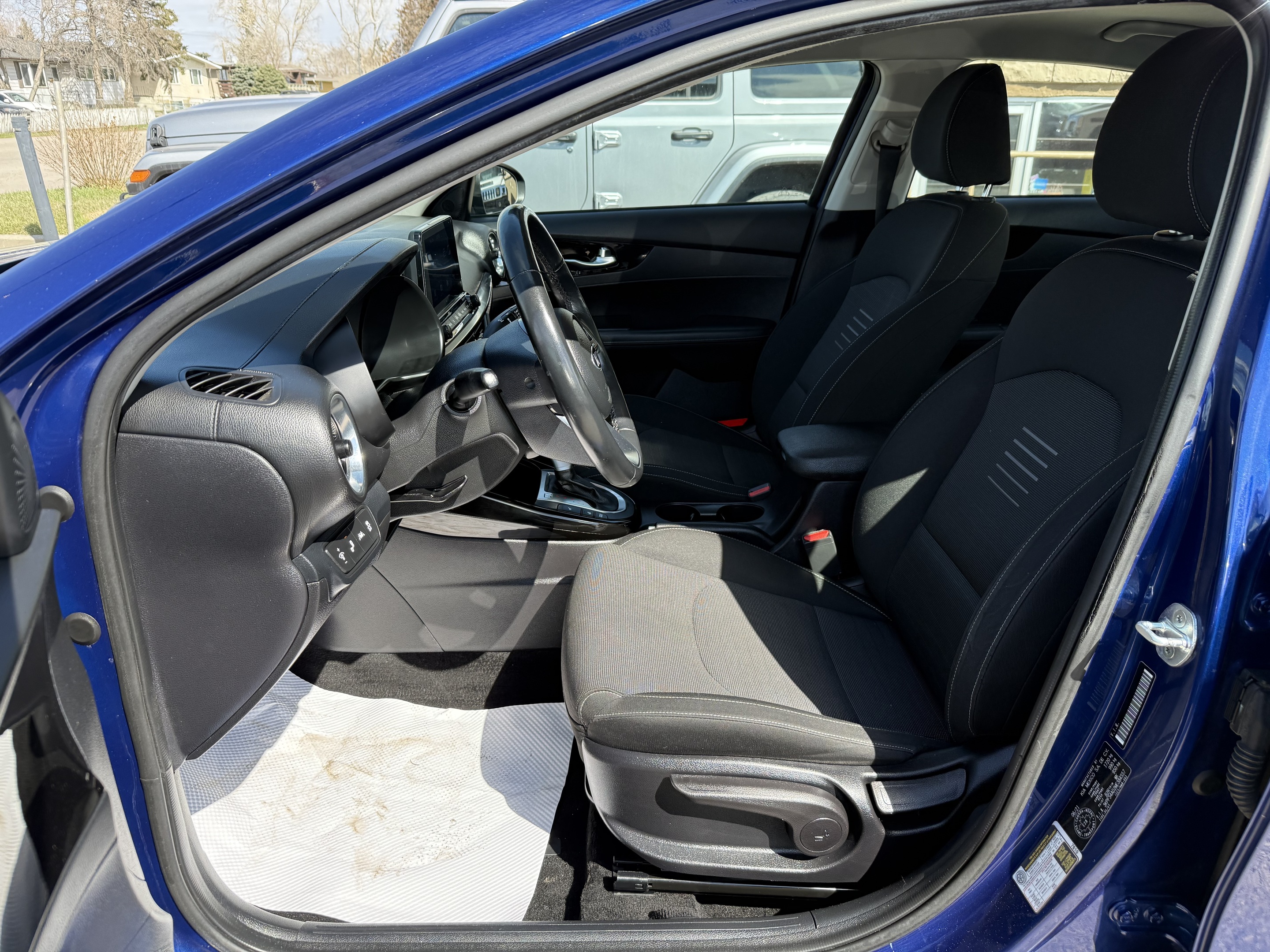 2021 Kia Forte — view 6