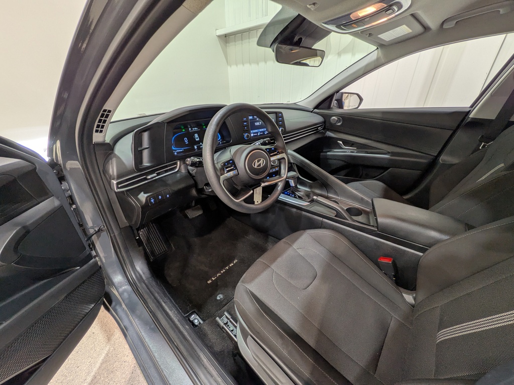 Hyundai Elantra 2025