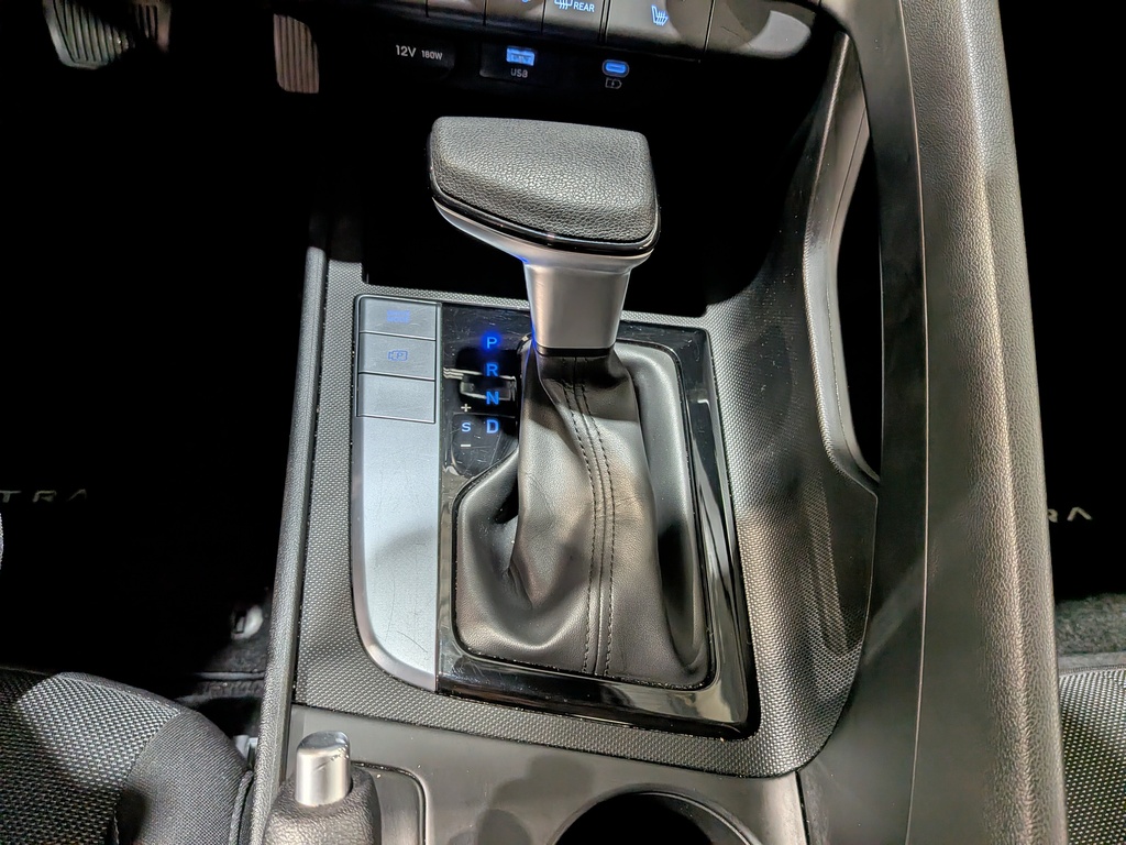 Hyundai Elantra 2025