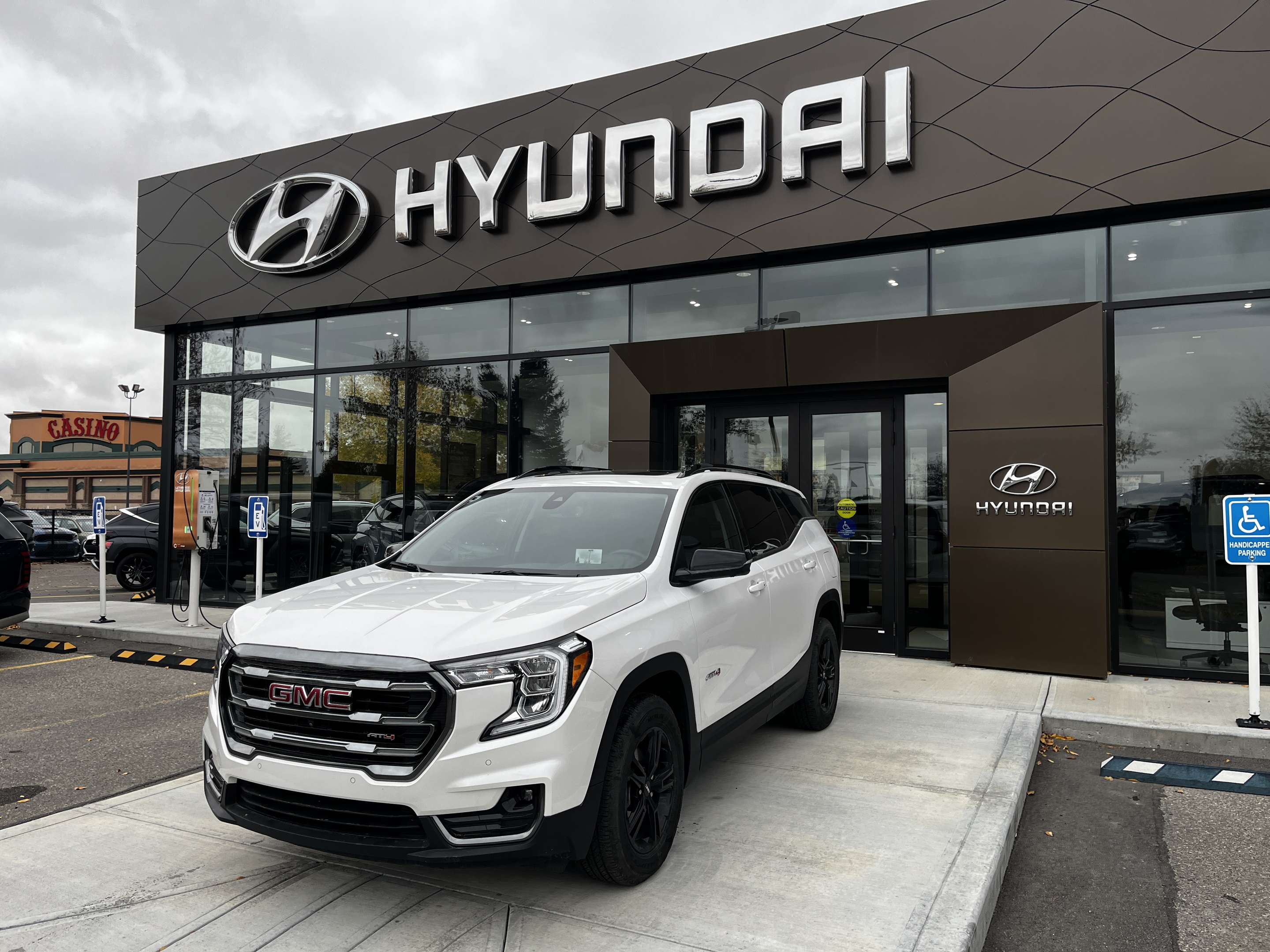 White 2024 GMC Terrain AT4 AWD SUV / Crossover All-Wheel Drive 9-Speed Automatic