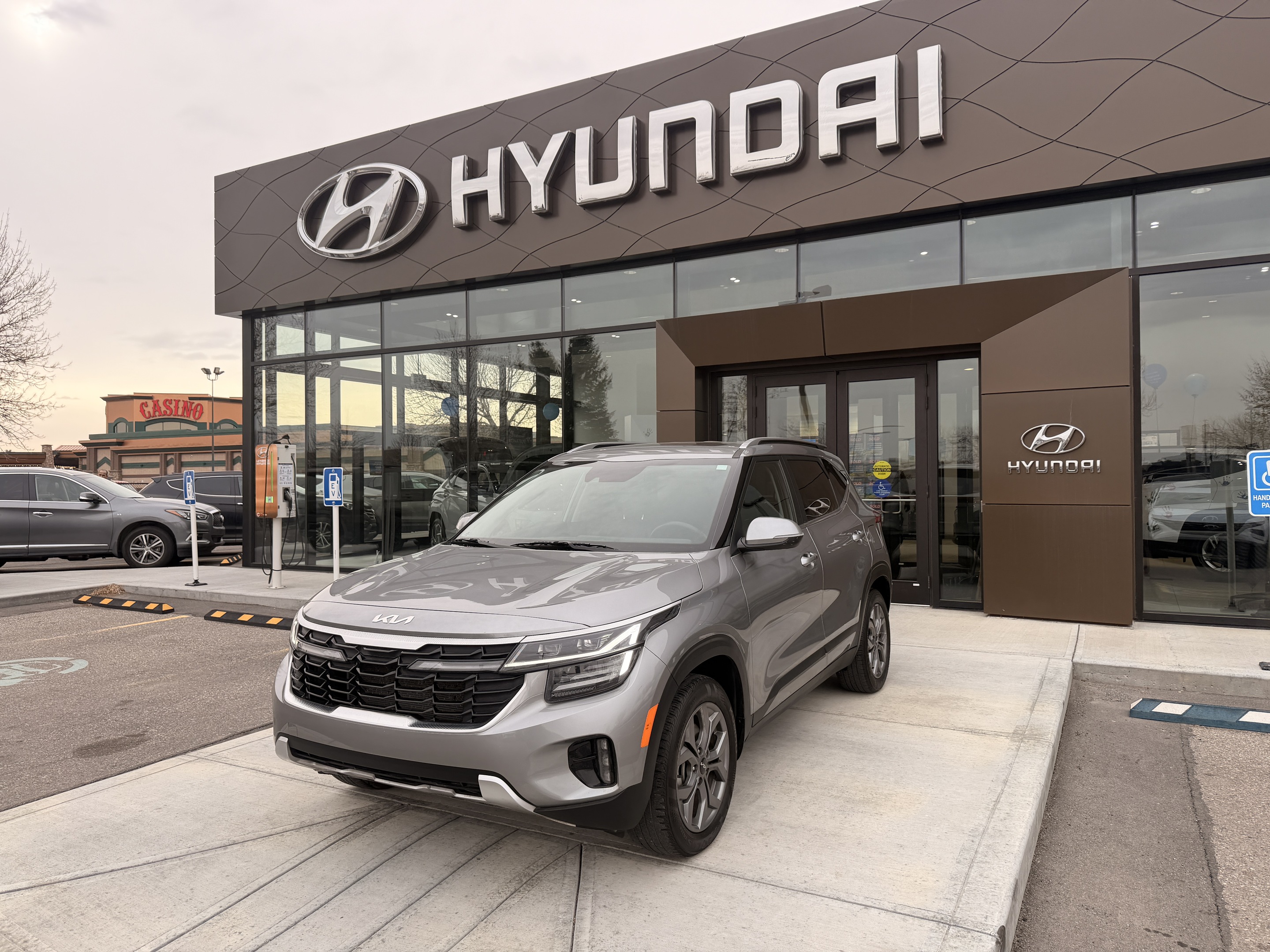 Gray 2024 Kia Seltos EX AWD SUV / Crossover All-Wheel Drive Continuously Variable Transmission