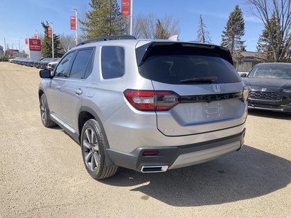 used 2025 Honda Pilot car, priced at $62,900