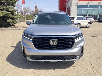 used 2025 Honda Pilot car, priced at $62,900