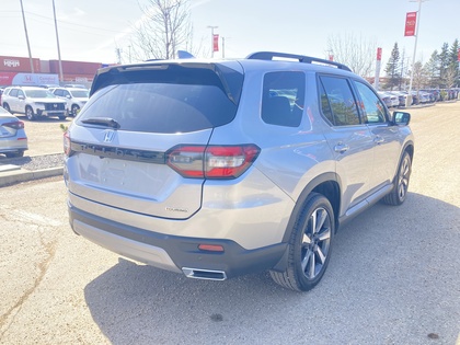 used 2025 Honda Pilot car, priced at $62,900