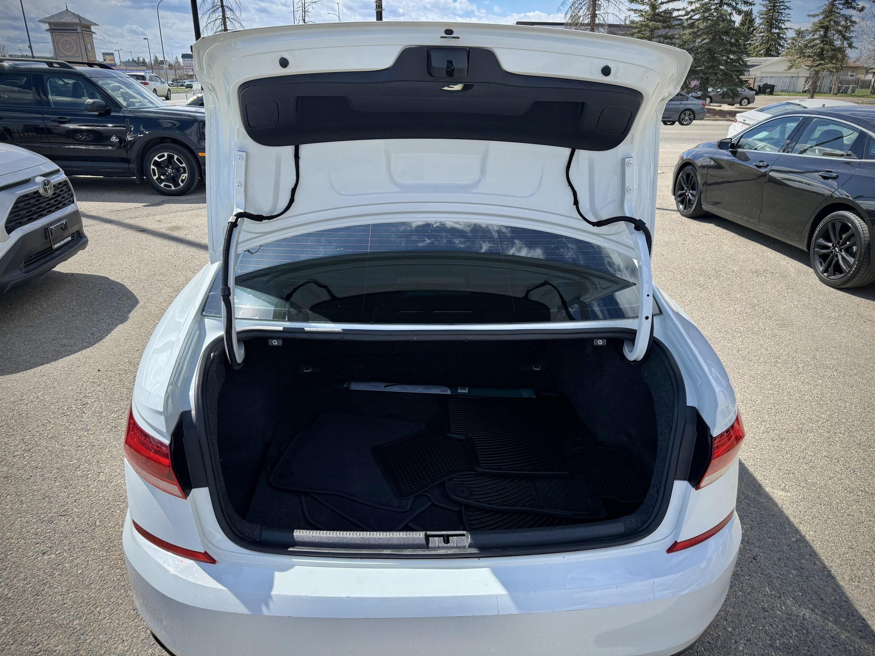 2020 Volkswagen Passat — view 7