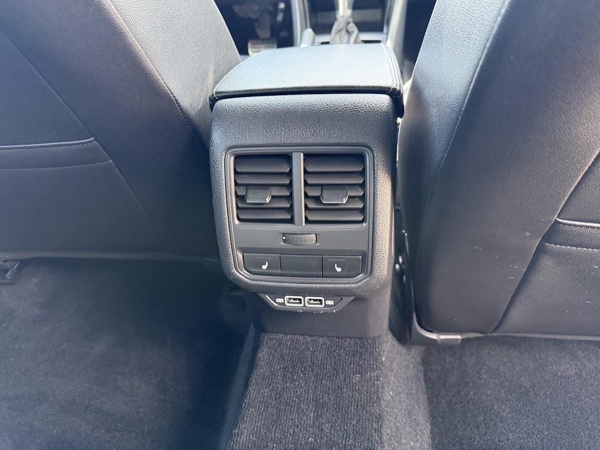 2020 Volkswagen Passat — view 11