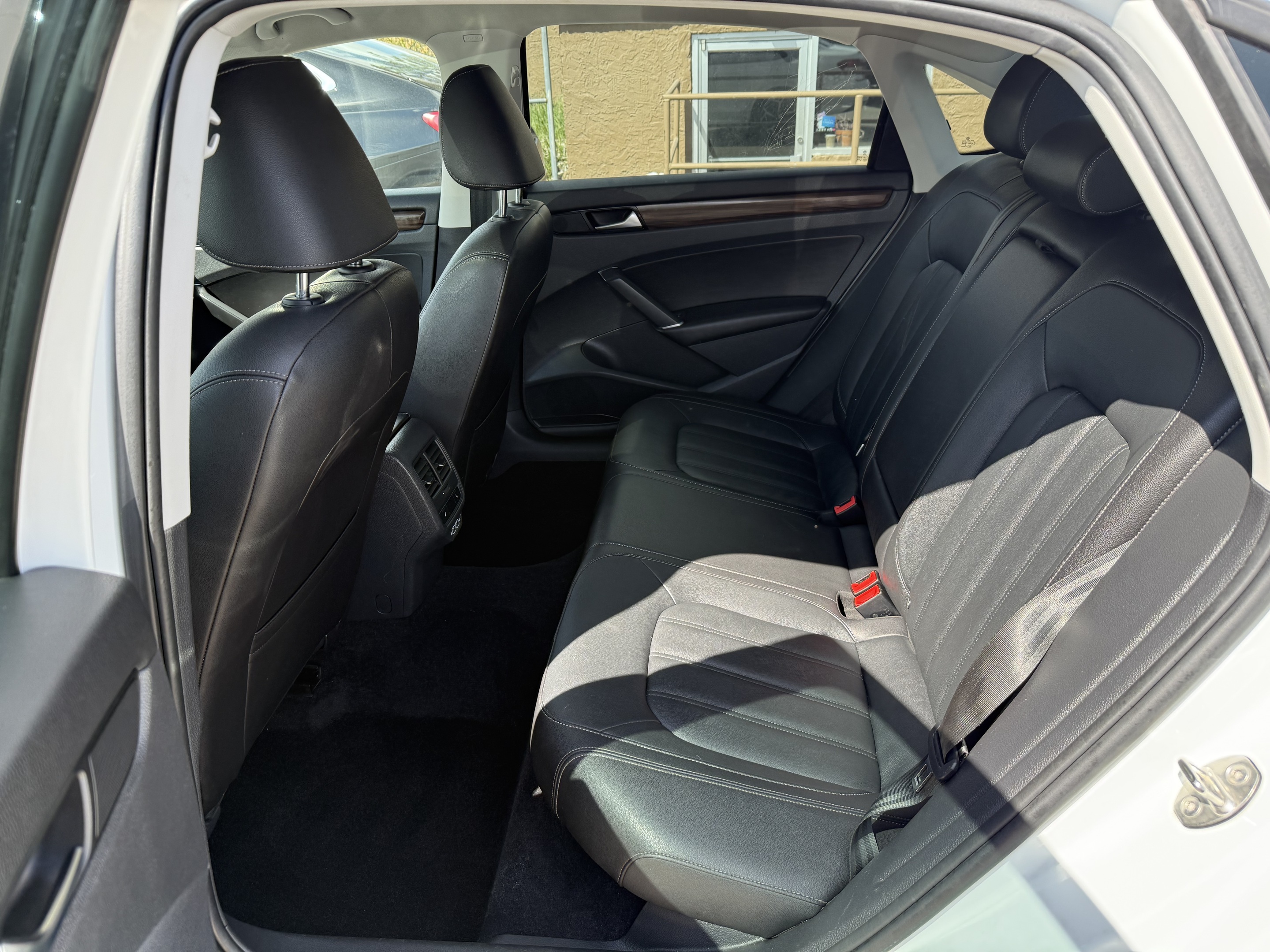 2020 Volkswagen Passat — view 9