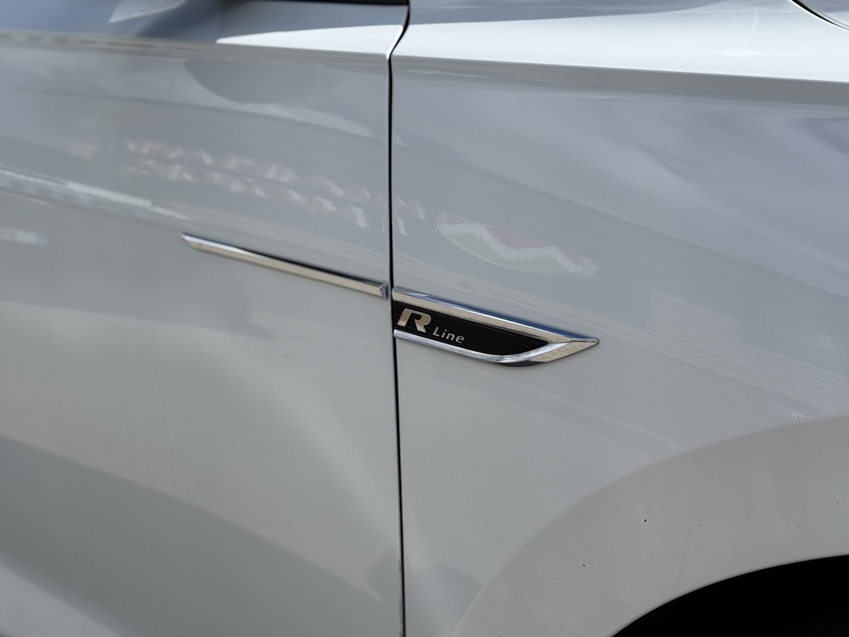 2020 Volkswagen Passat — view 3