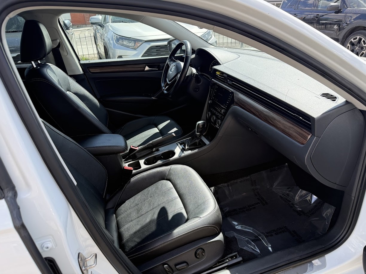 2020 Volkswagen Passat — view 10