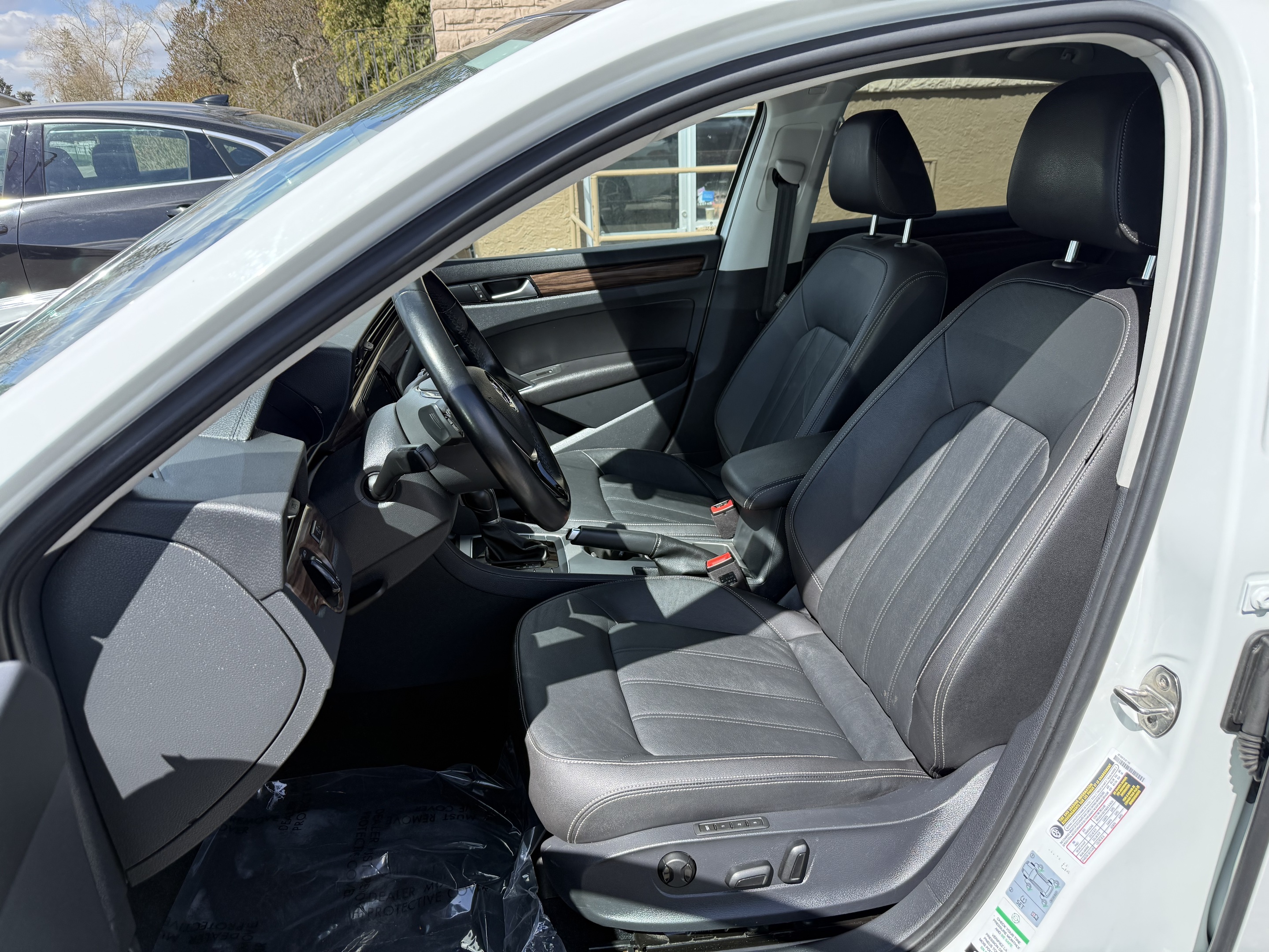 2020 Volkswagen Passat — view 8
