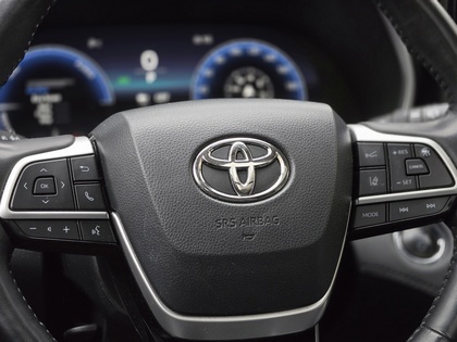 used 2023 Toyota Highlander car, priced at $50,995