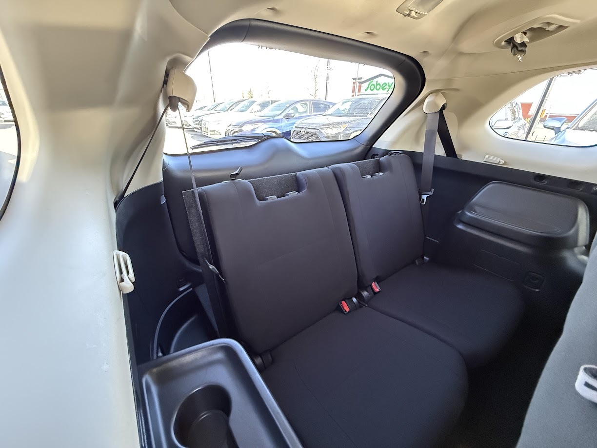 2020 Mitsubishi Outlander — view 12