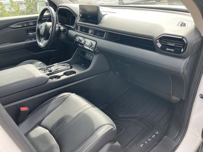 used 2025 Honda Pilot car, priced at $62,900