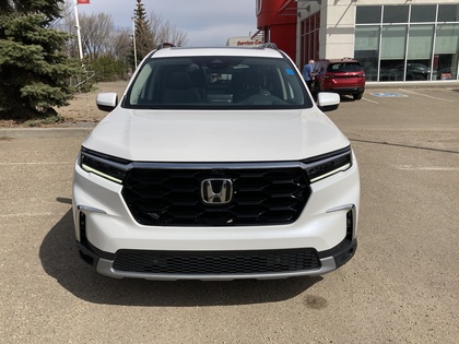 used 2025 Honda Pilot car, priced at $62,900