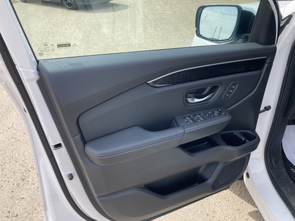used 2025 Honda Pilot car, priced at $62,900