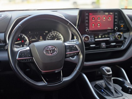 used 2021 Toyota Highlander car, priced at $40,995