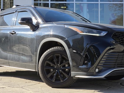 used 2021 Toyota Highlander car, priced at $40,995