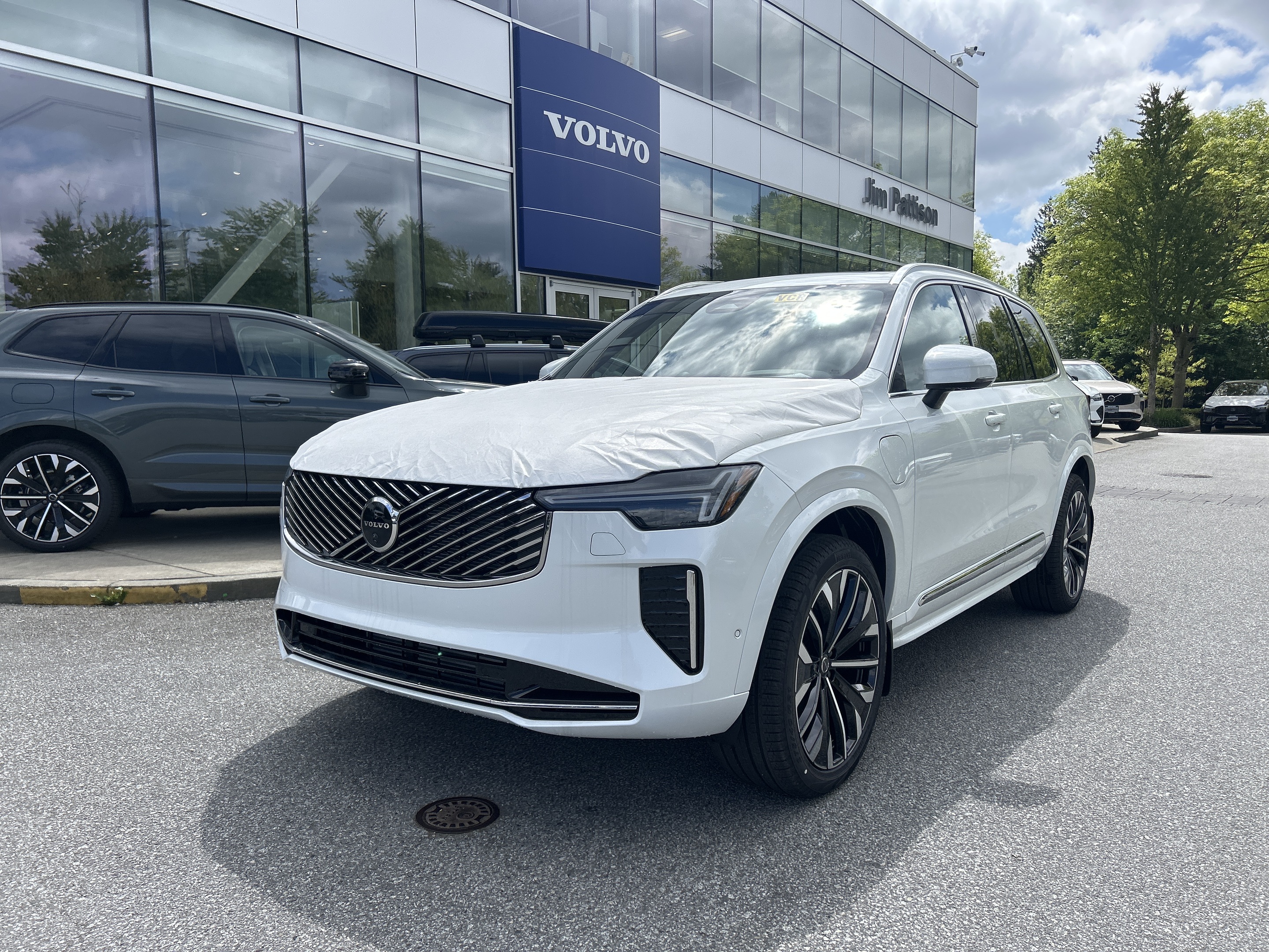 White 2026 Volvo XC90 Recharge T8 Ultra Bright Theme 6-Passenger eAWD SUV / Crossover Automatic