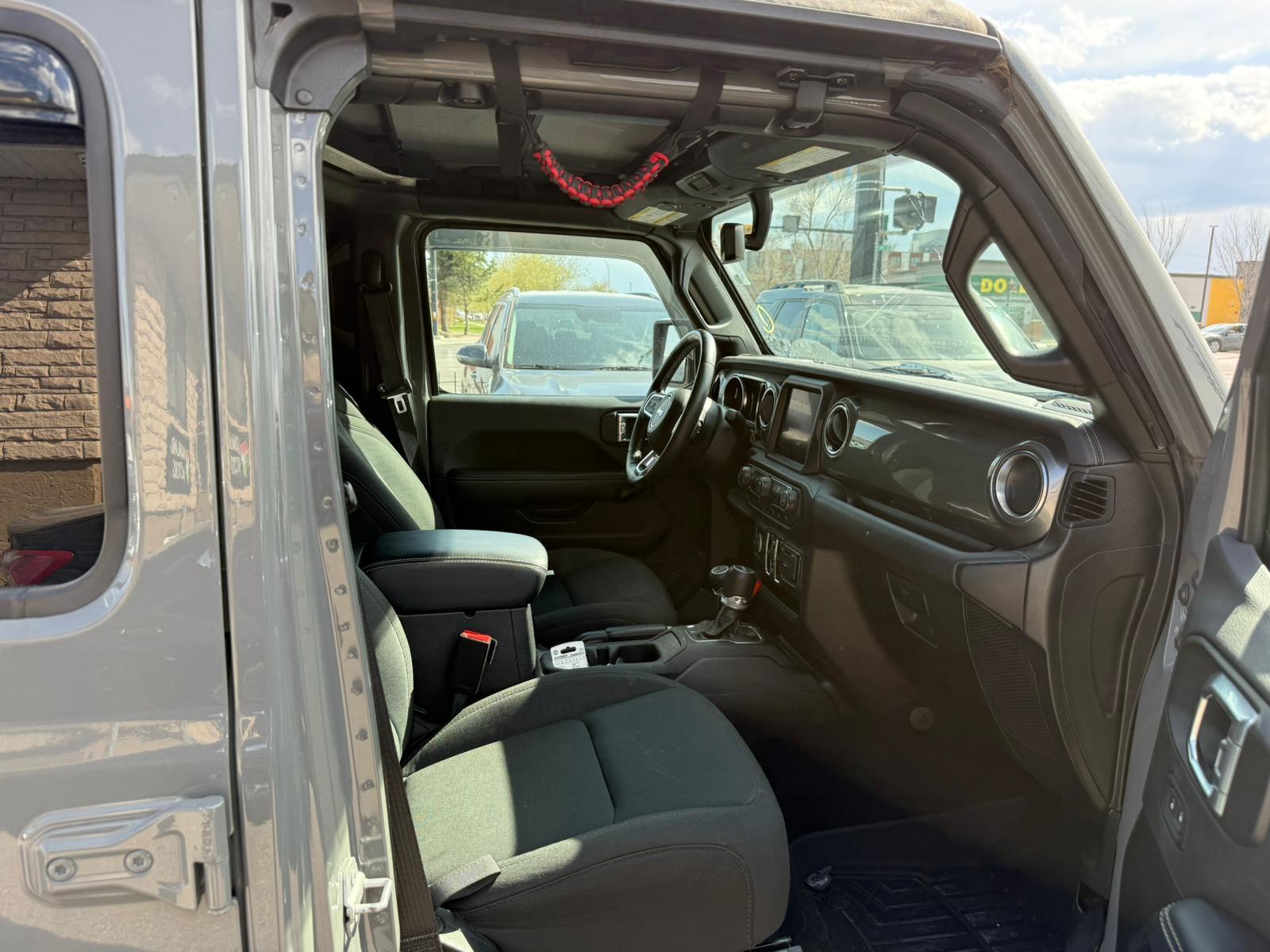 2021 Jeep Wrangler — view 10