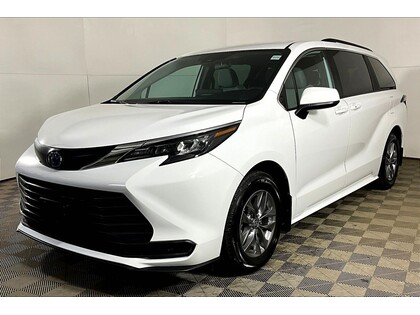 used 2025 Toyota Sienna car, priced at $59,998