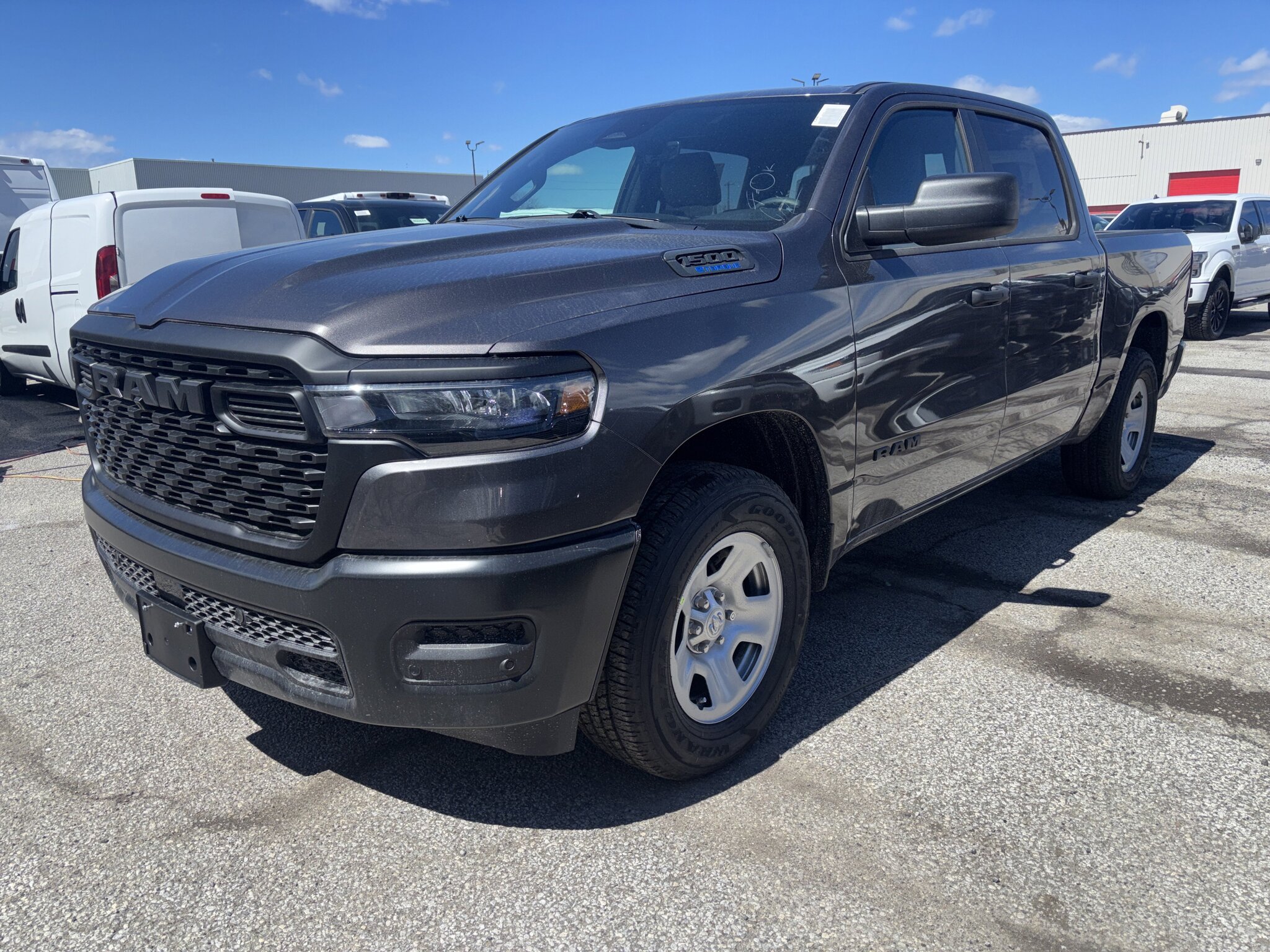 2026 RAM 1500 Tradesman 4x4 Crew Cab 5'7" Box Truck