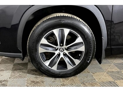 used 2023 Toyota Highlander car, priced at $45,798