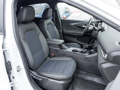 used 2025 Buick Envista car, priced at $25,995