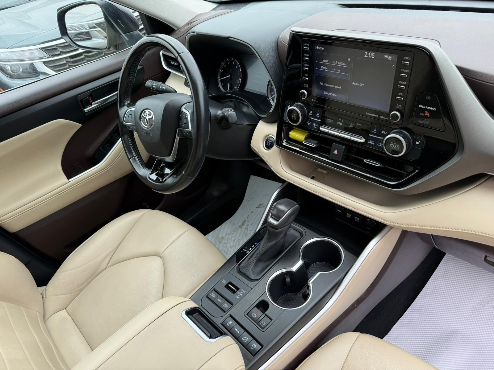 2021 Toyota Highlander — view 9