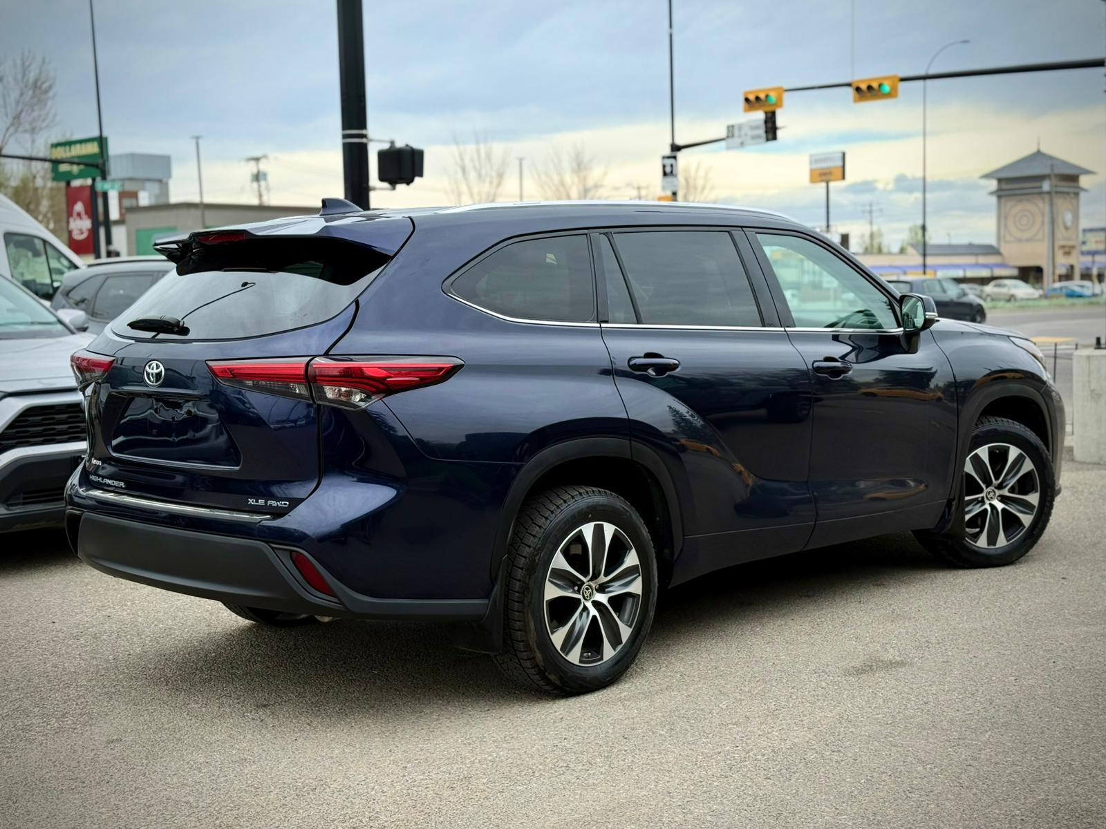 2021 Toyota Highlander — view 4