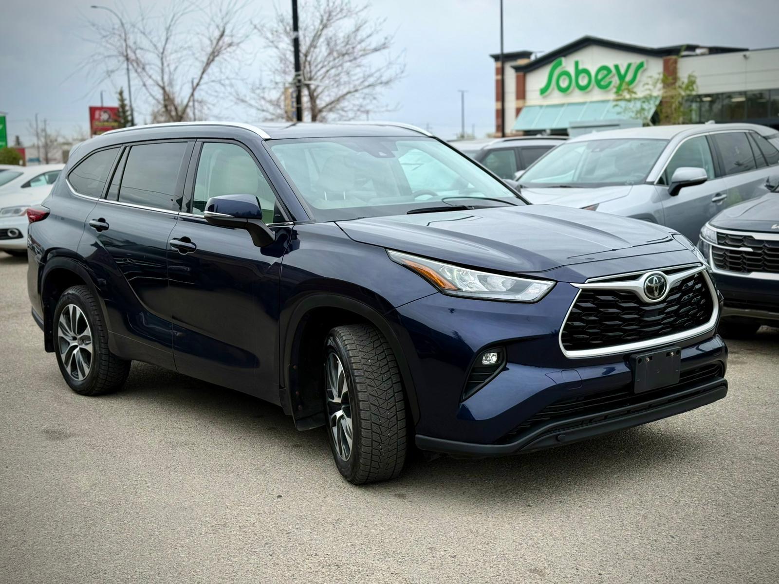 2021 Toyota Highlander — view 3