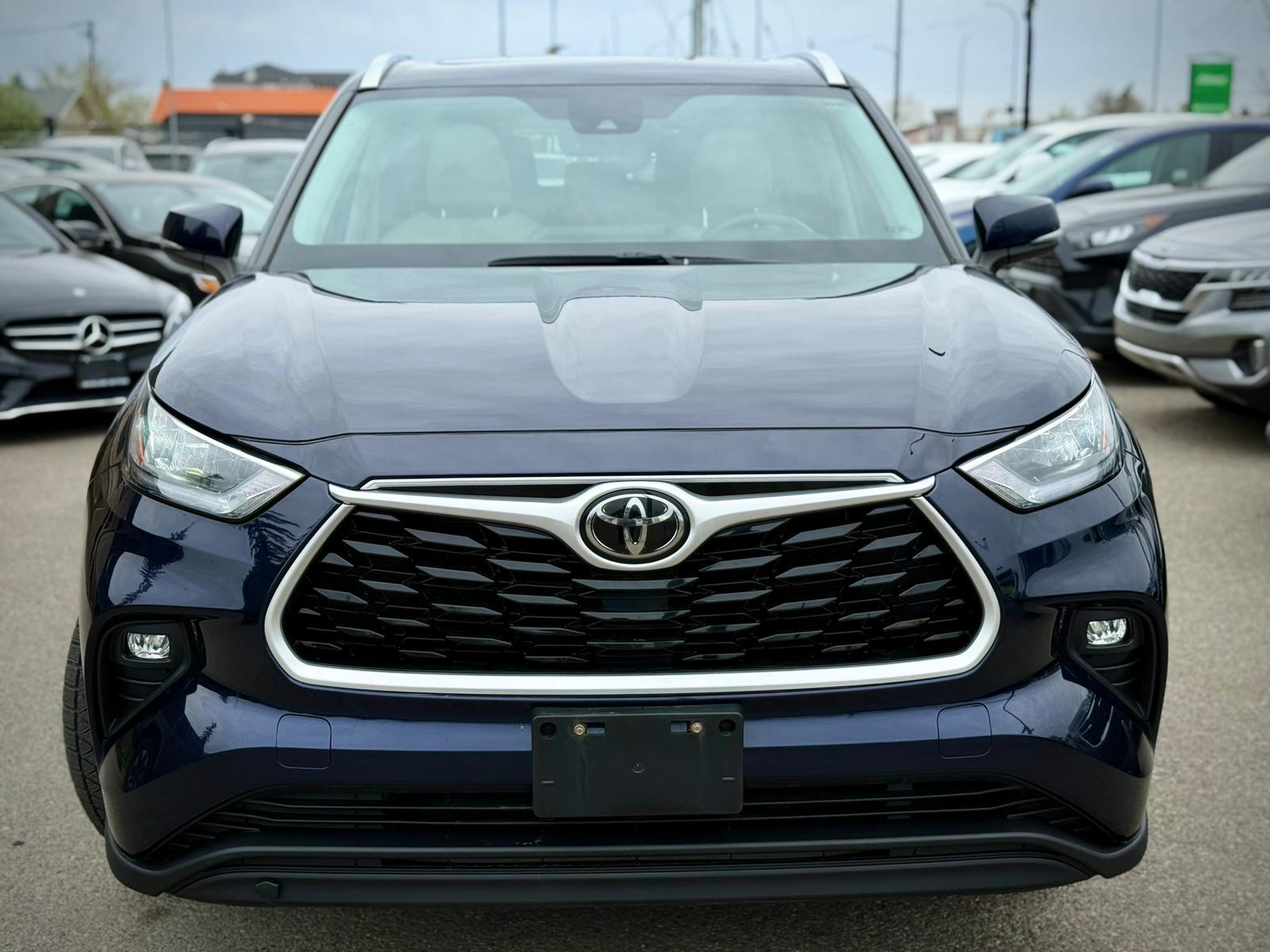 2021 Toyota Highlander — view 2
