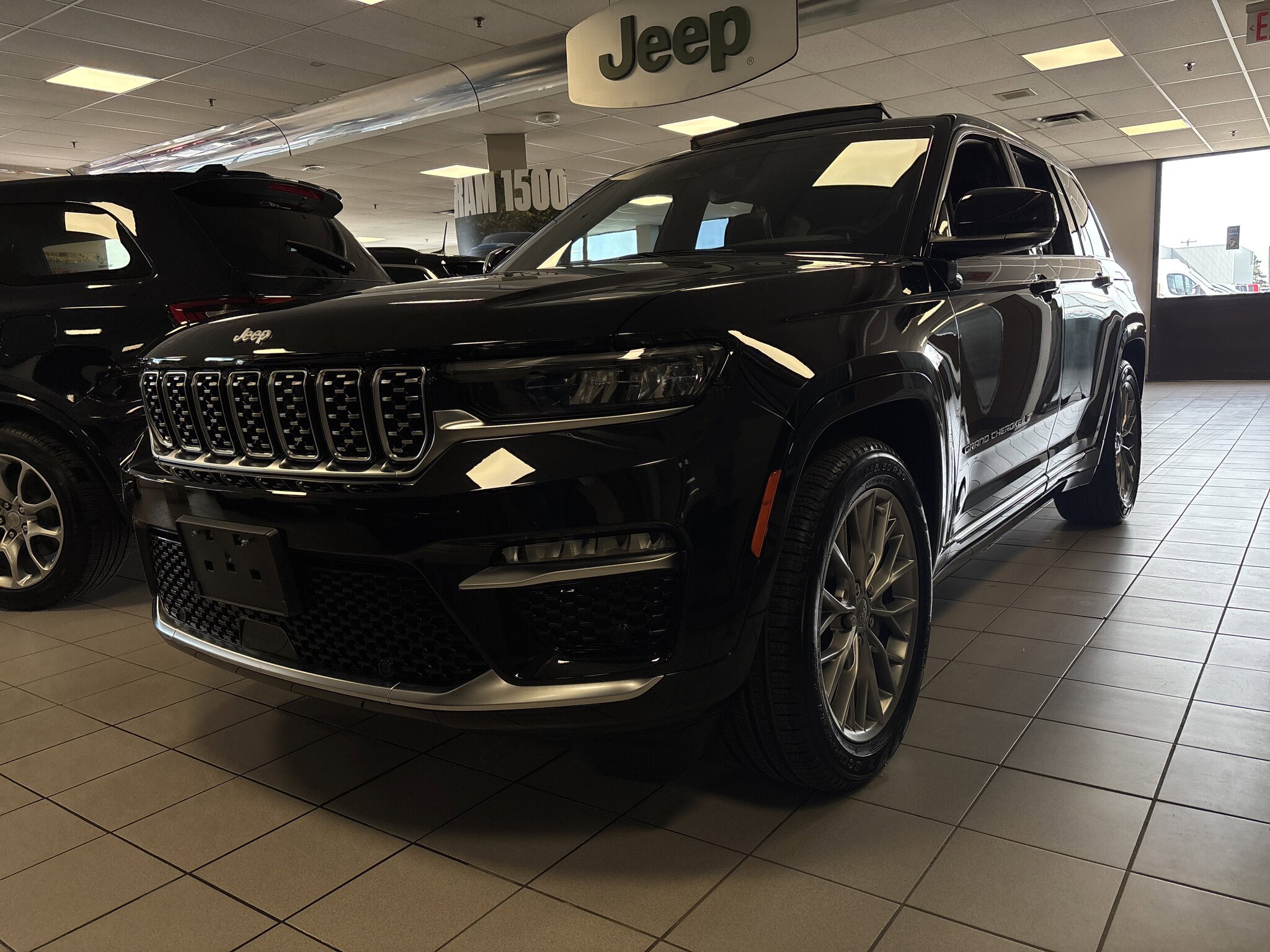 2025 Jeep Grand Cherokee Summit 4x4 SUV