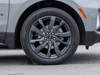 used 2024 Chevrolet Equinox car, priced at $25,901