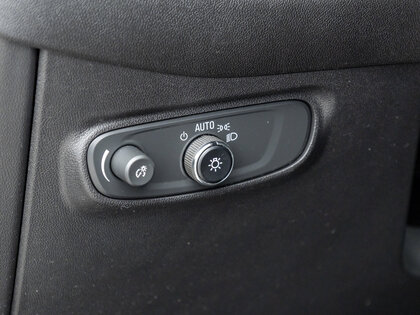 used 2024 Chevrolet Equinox car, priced at $25,901