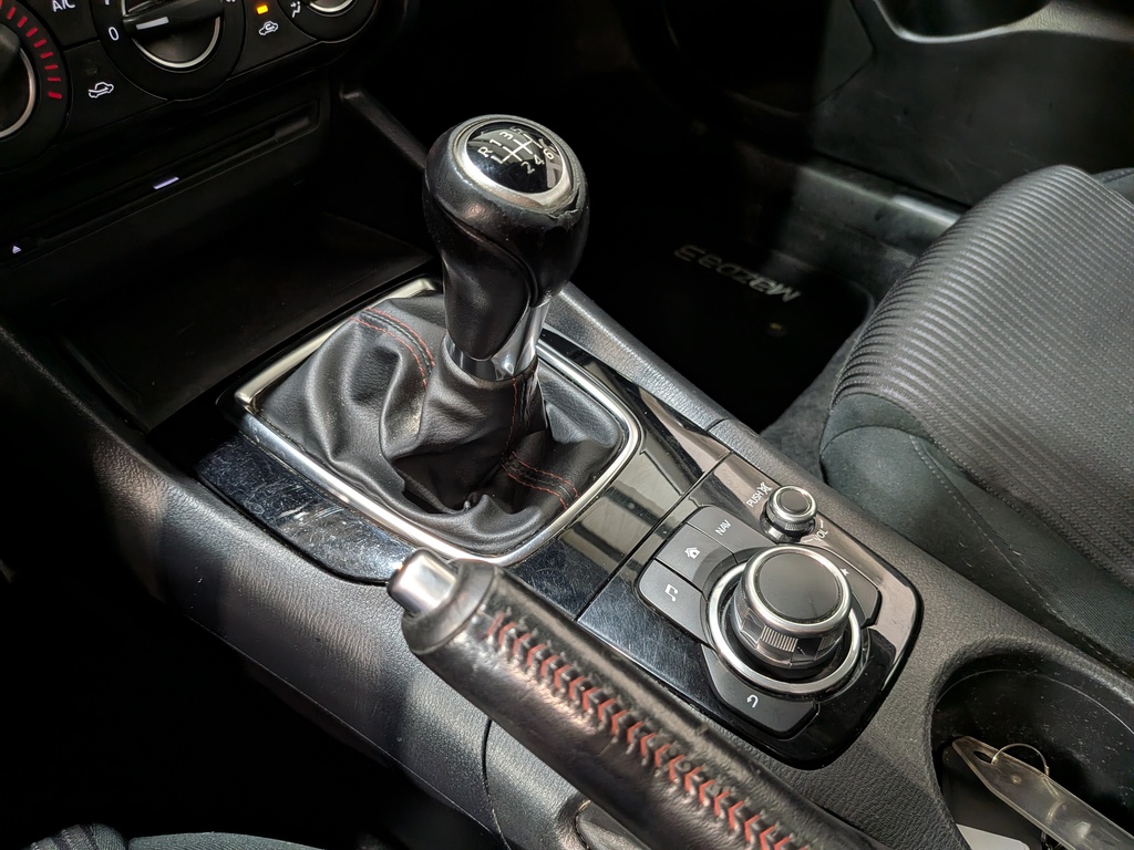 Mazda Mazda3 2015
