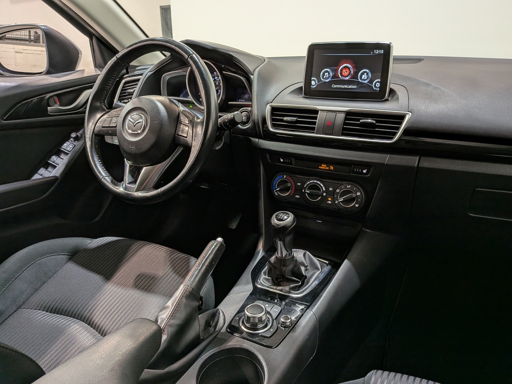Mazda Mazda3 2015