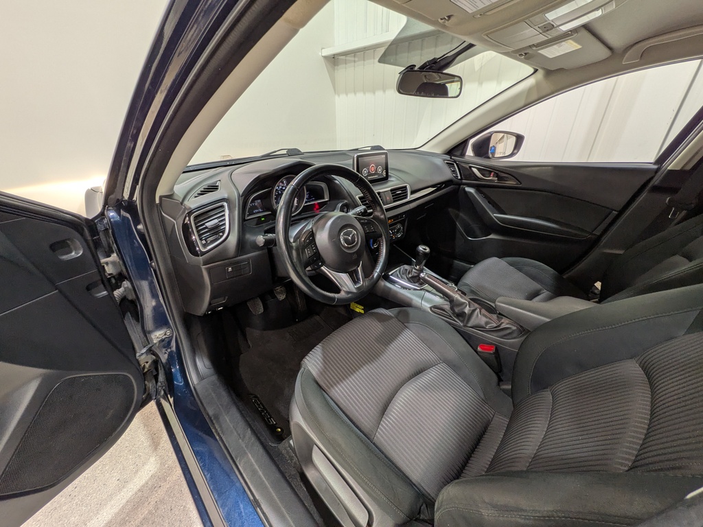 Mazda Mazda3 2015