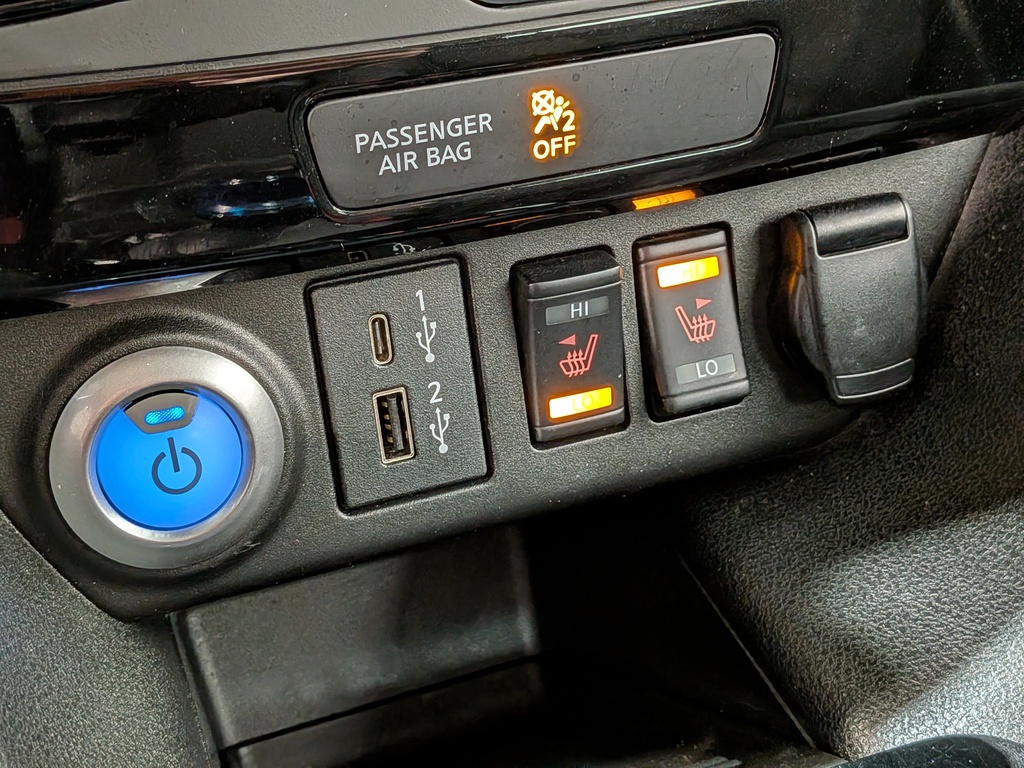 Nissan LEAF 2023