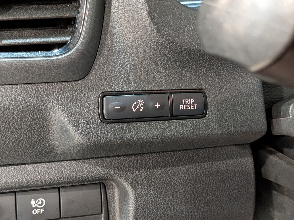 Nissan LEAF 2023