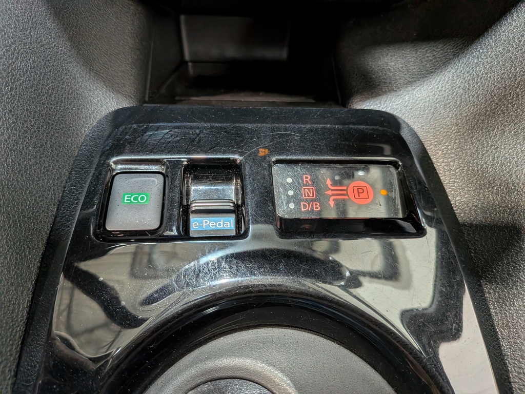 Nissan LEAF 2023