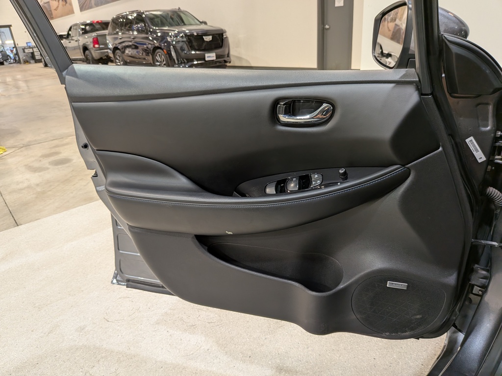Nissan LEAF 2023